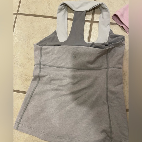 LULULEMON BUNDLE.  Size 6 tops - Picture 6 of 7